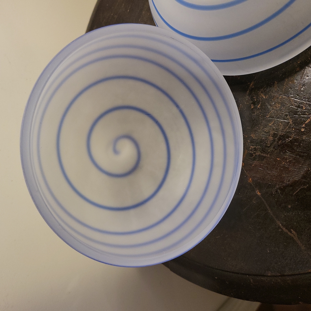 Vintage Empoli Swirl Frosted Bowl with Lid - Picture 10 of 12